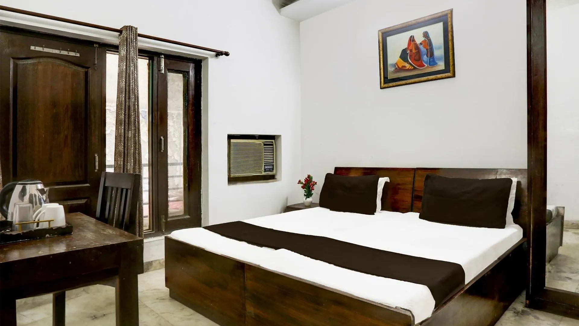 Hotel O Deffodils Gurgaon