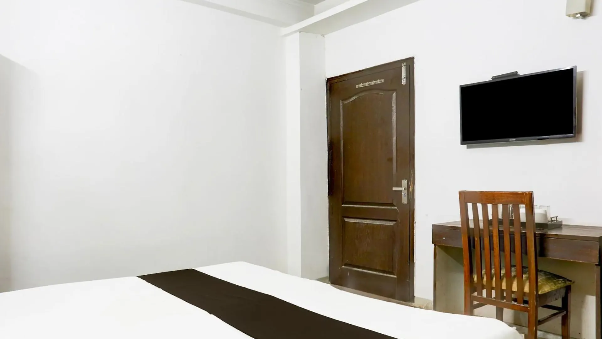 Hotel O Deffodils Gurgaon